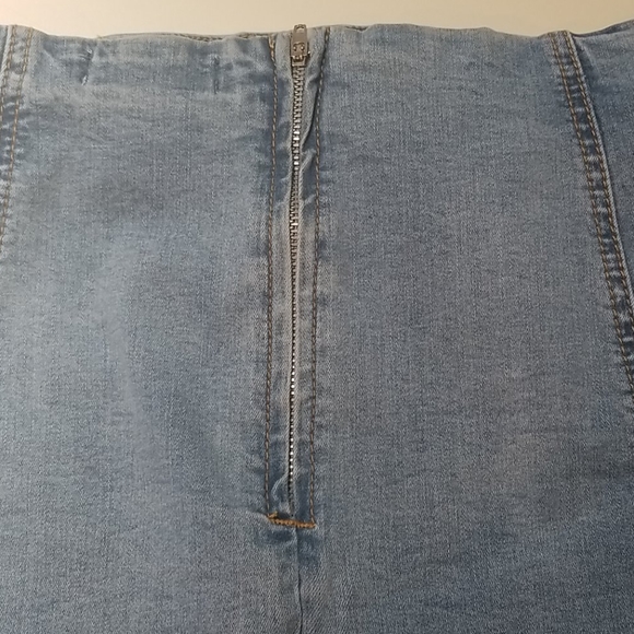 Forever 21 denim mini skirt! Sz 31 - Picture 6 of 6